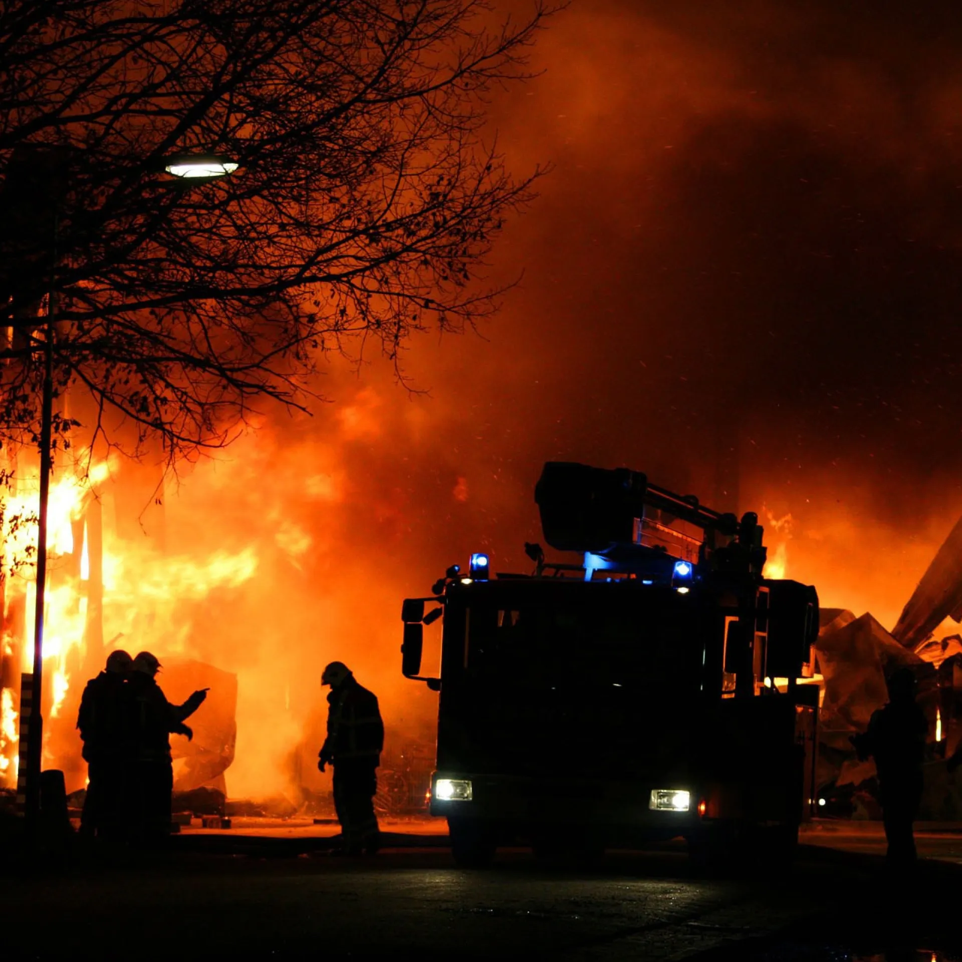 Grote brand met brandweer
